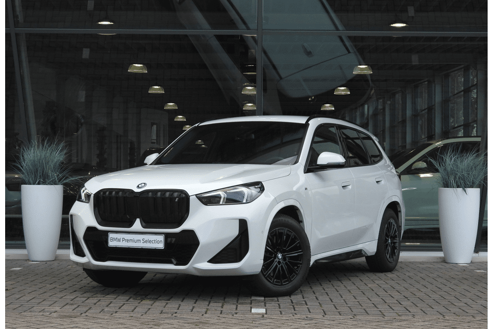 BMW iX1 xDrive30 M Sport - Afbeelding 1