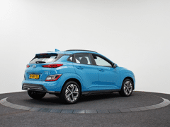 Hyundai Kona EV Comfort 64 kWh | SOH 100% | Trekhaak | Warmtepomp | Navi - Afbeelding 2