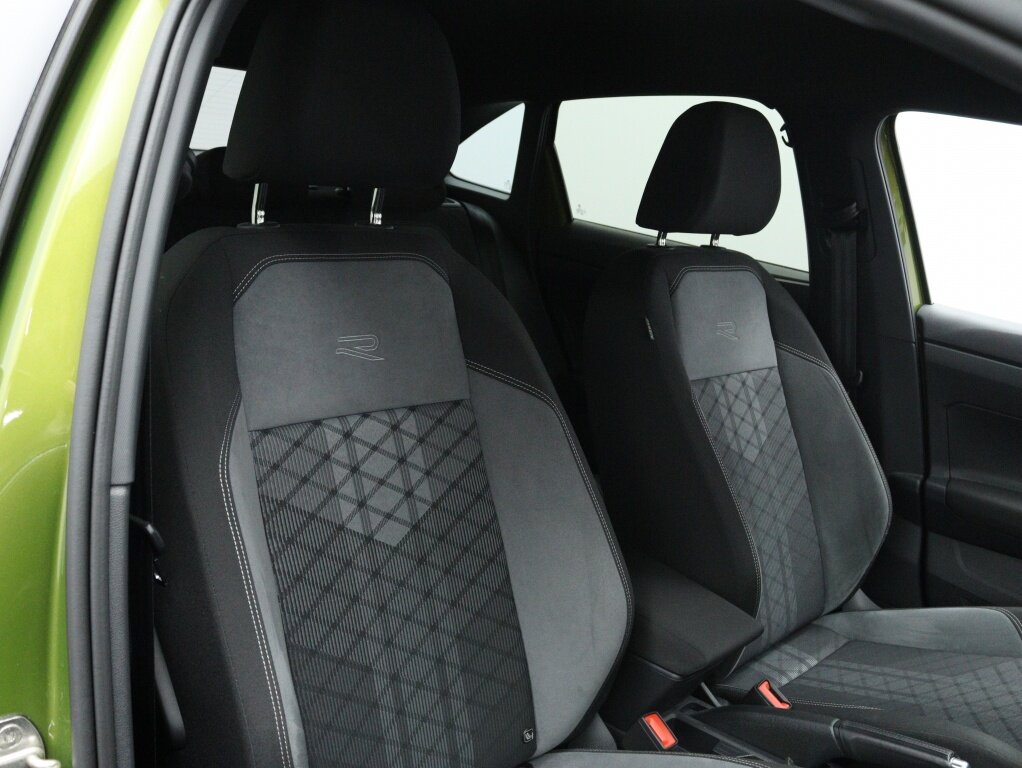 Volkswagen Taigo 1.0 TSI R-Line DSG | Adaptive cruise | Camera | Climate control - Afbeelding 4