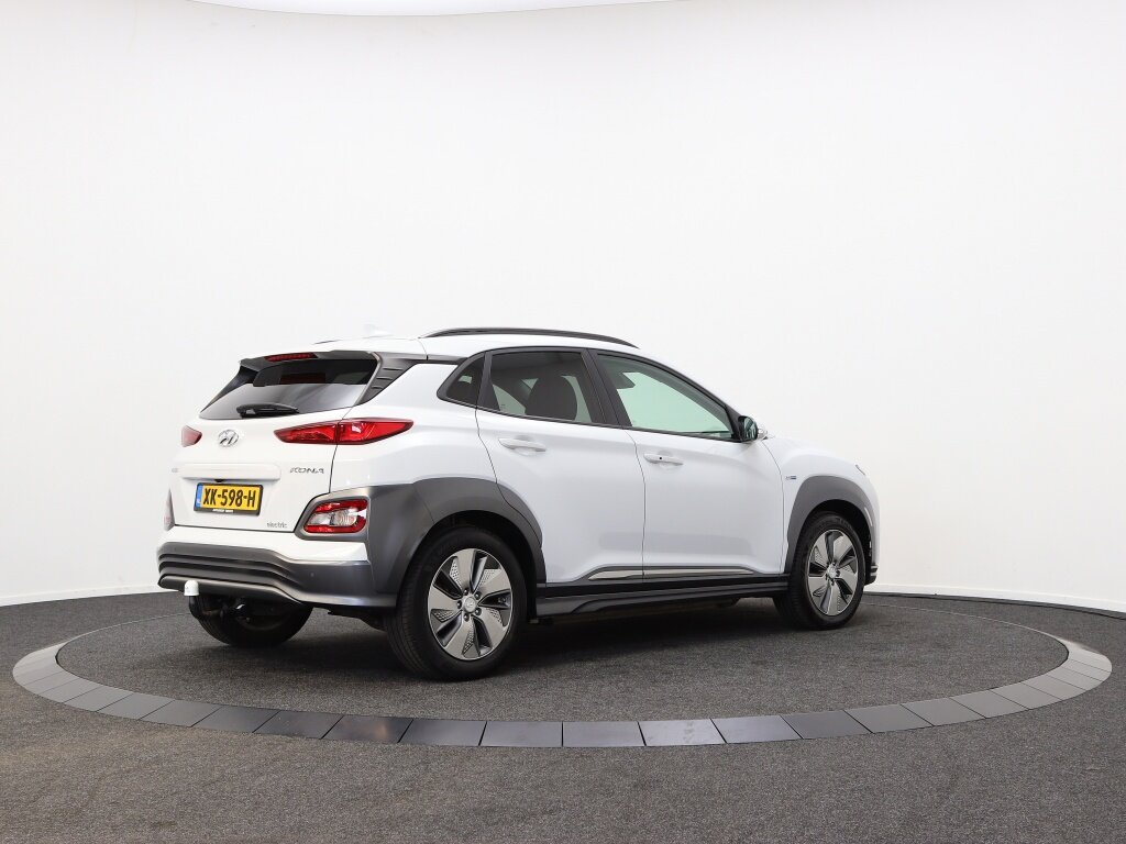 Hyundai Kona EV Premium 64 kWh | Afn. Trekhaak | Navigatie | - Afbeelding 2