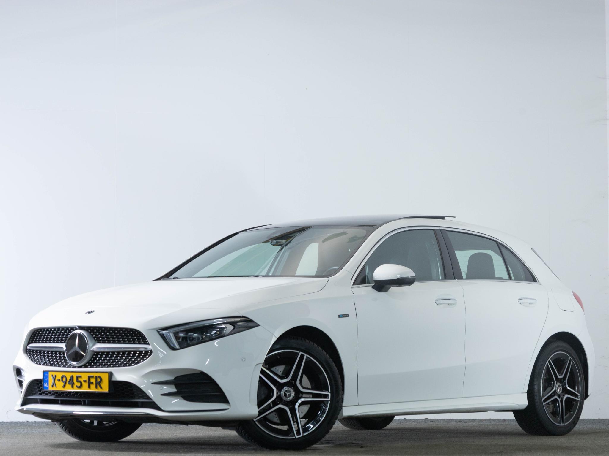 Mercedes-Benz A-Klasse AMG 250 e 218 PK Premium Plus
