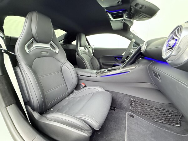 Binnenbekleding nappaleder zwart met contrasterende siernaden grijs