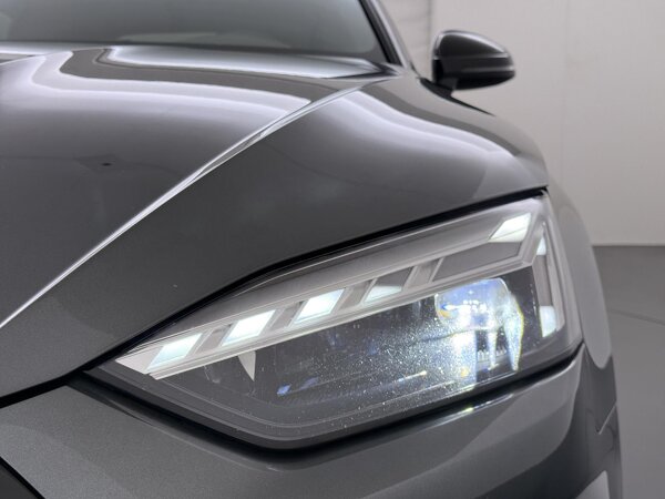 Matrix LED-koplampen inclusief dynamische richtingaanwijzers en koplampsproeiers