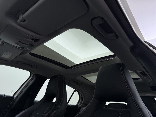 Panoramaschuifdak van glas, elektrisch met comfortsluiting en elektrische, tweedelige zonnerollo