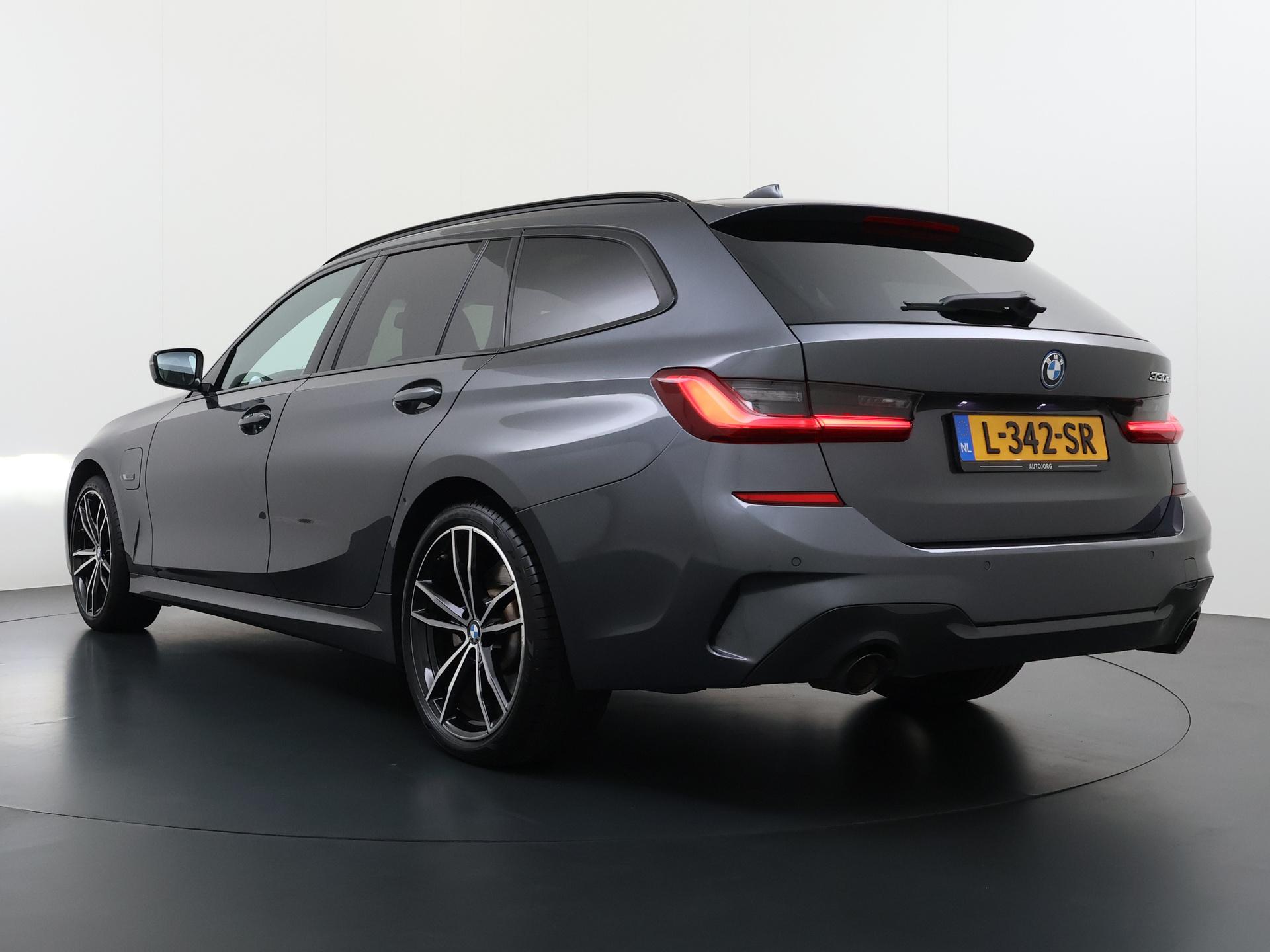 BMW 3-serie Touring 330e - Afbeelding 2