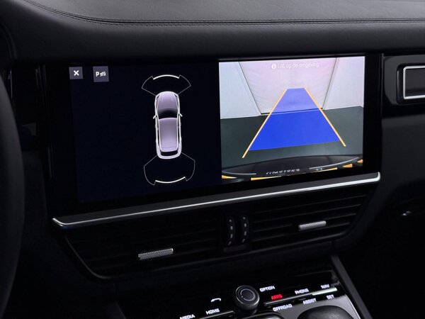 ParkAssistent voor en achter inclusief achteruitrijcamera