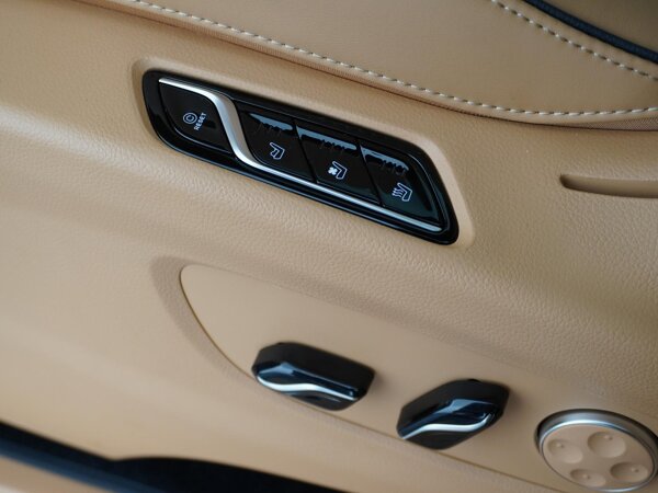 elektrisch verstelbare stoel(en) met geheugen elektrisch verstelbare stoel(en) met geheugen