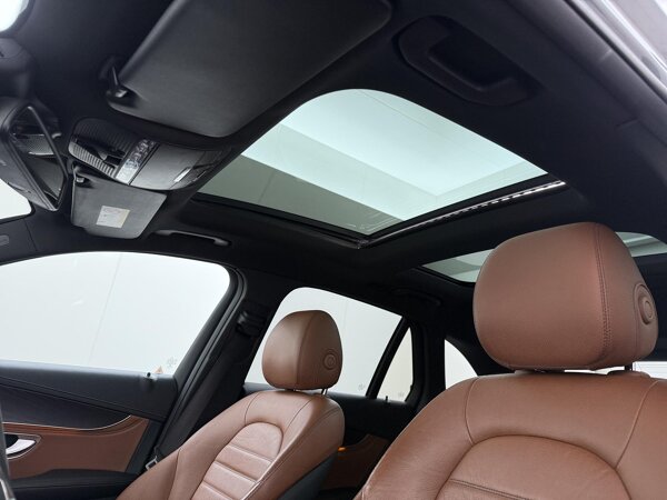 Panoramaschuifdak met elektrische zonnerollo en inklembeveiliging