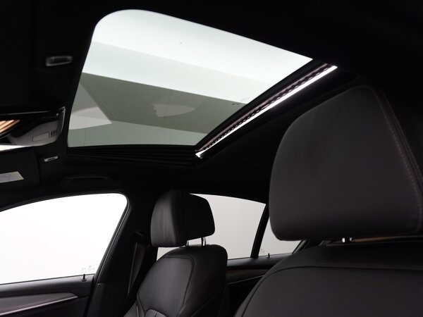 Elektrisch bediend glazen kanteldak Elektrisch bediend glazen kanteldak