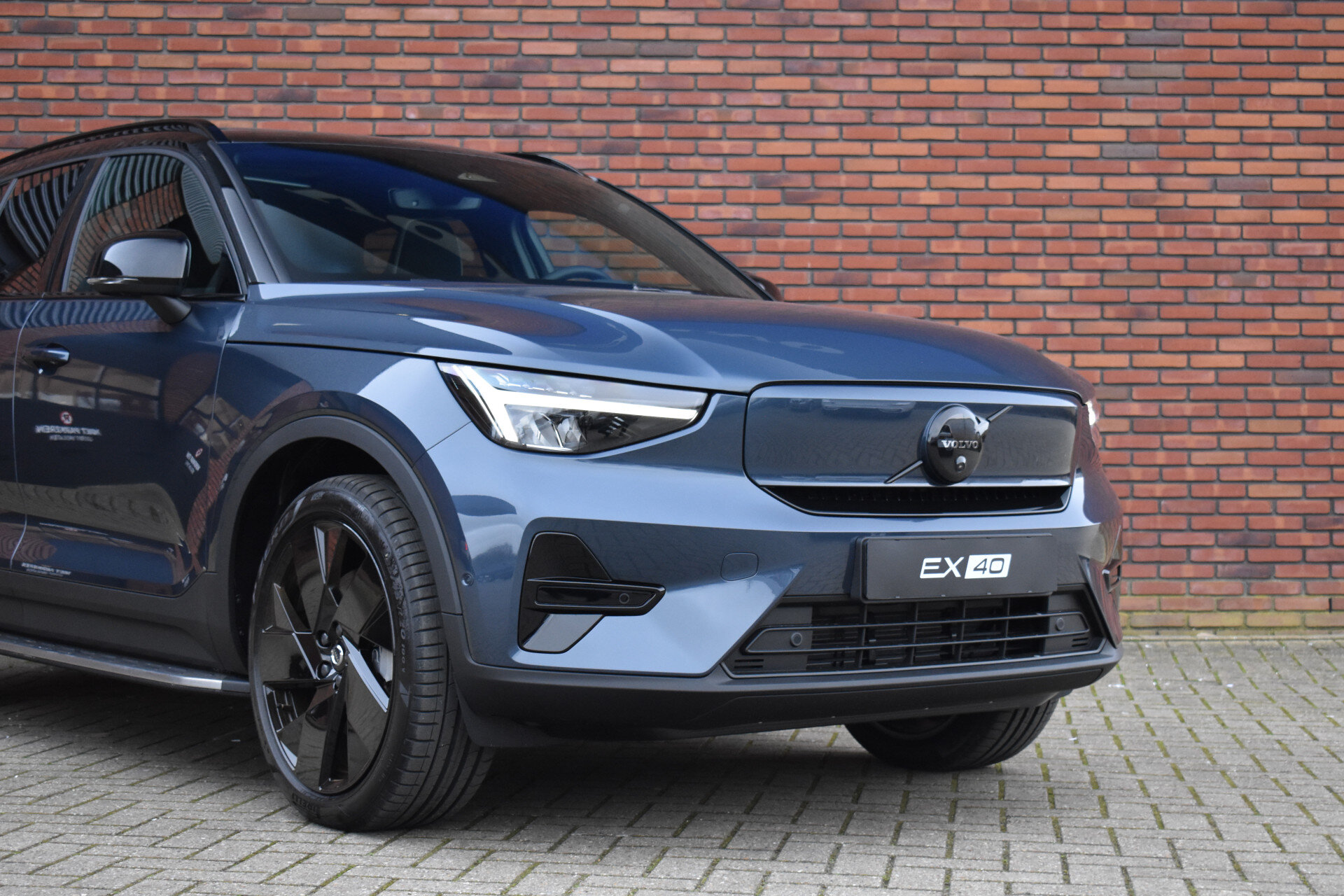 Volvo EX40 Twin Motor 408PK Ultra Black Edition 82 kWh - Afbeelding 2