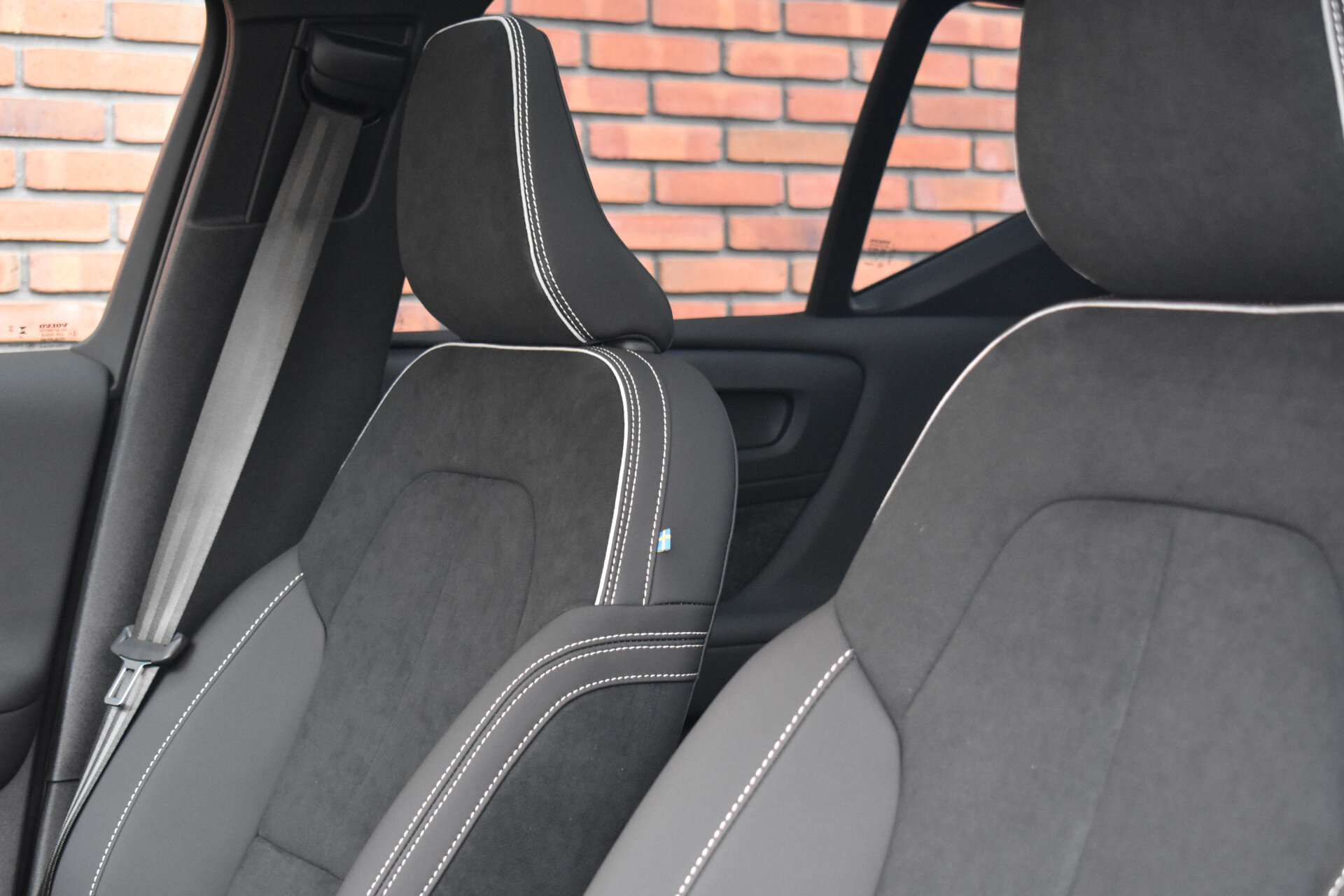 Volvo EX40 Twin Motor 408PK Ultra Black Edition 82 kWh - Afbeelding 5