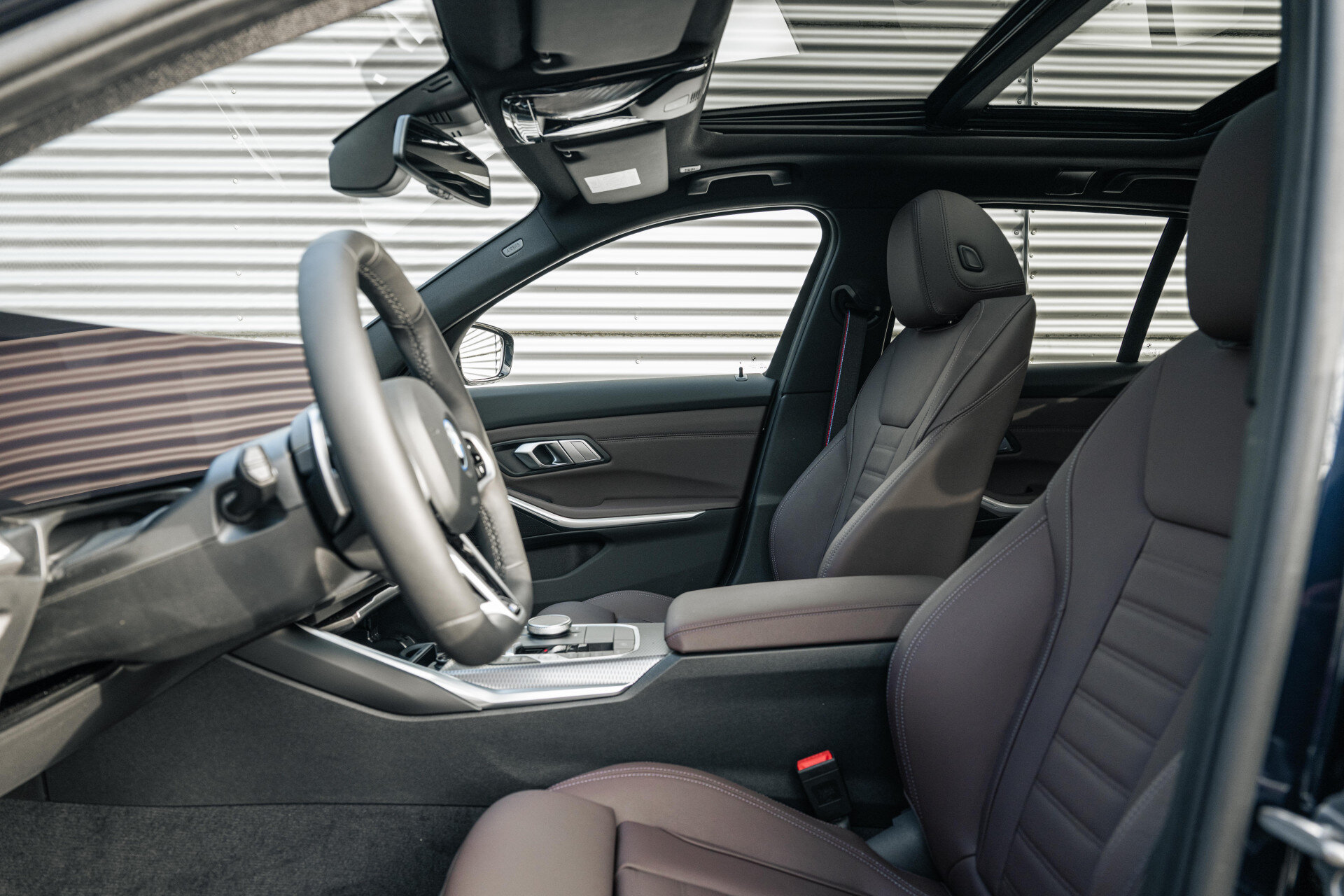 BMW 3 Serie Touring 330e High Executive M Sport Automaat - Afbeelding 4