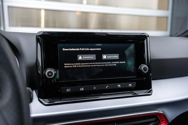 Apple Carplay/Android Auto Apple Carplay/Android Auto