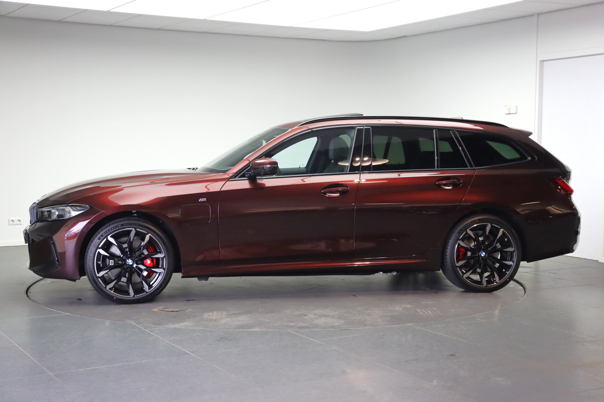 BMW 3 Serie Touring 330e High Executive M Sport Automaat - Afbeelding 2