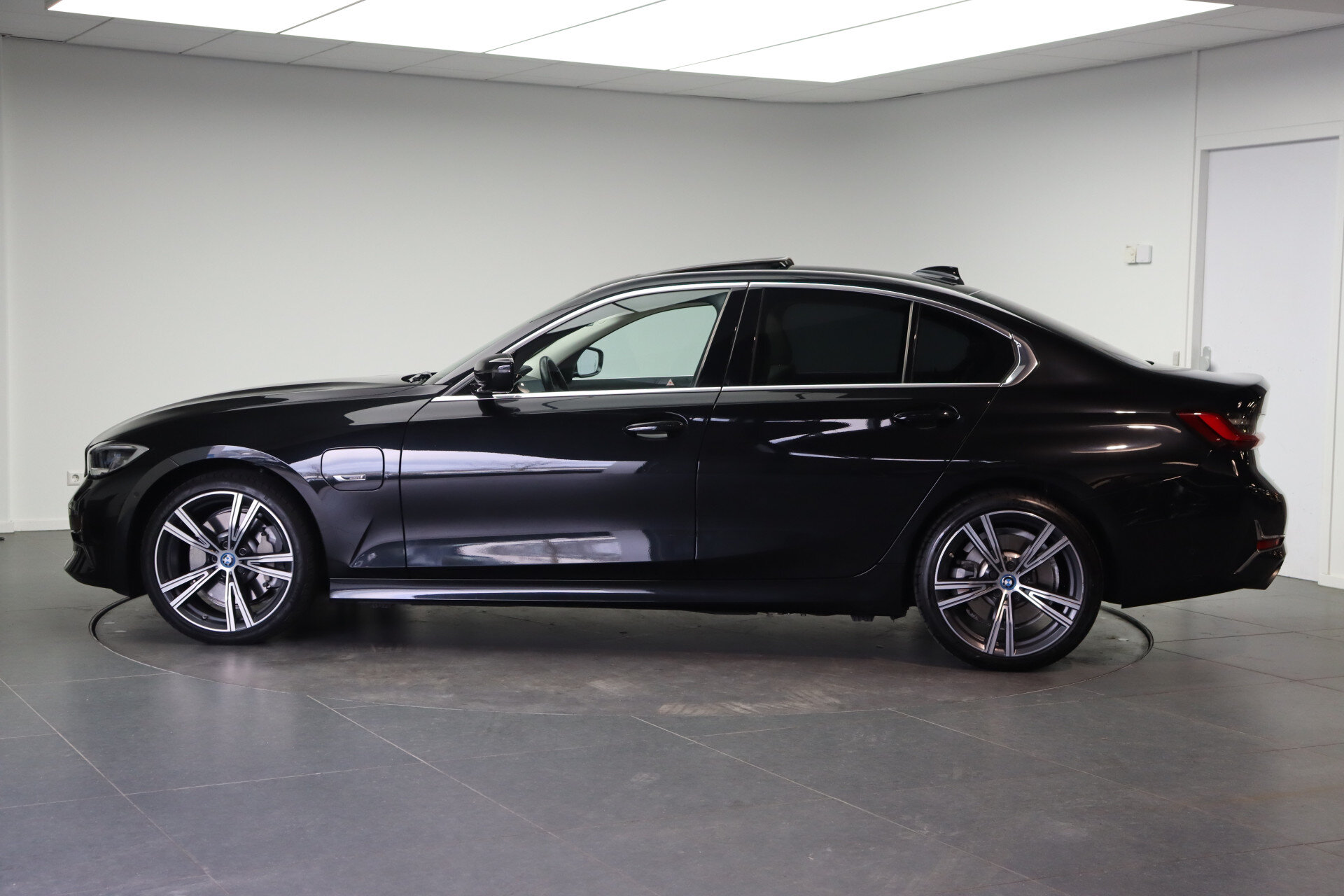 BMW 3 Serie 330e High Executive Luxury Line Automaat - Afbeelding 2