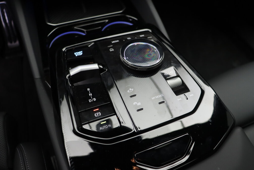 BMW i5 17