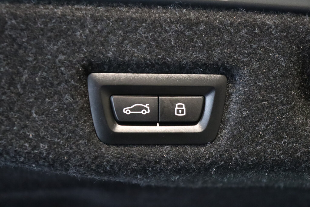 BMW i5 26
