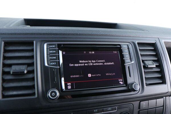 Apple Carplay/Android Auto Apple Carplay/Android Auto