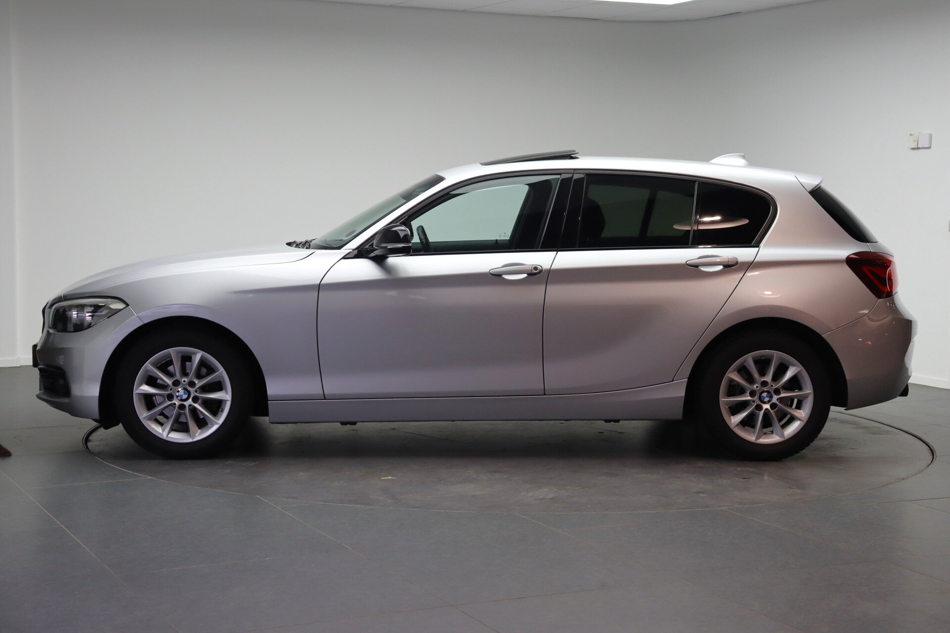 BMW 1 Serie 118i Executive Automaat - Afbeelding 2