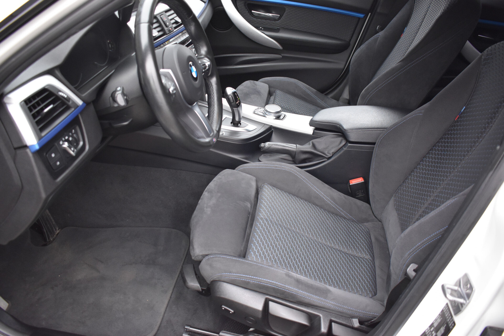 BMW 3 Serie Touring 318i Edition Automaat M Sport Shadow Executive - Afbeelding 4