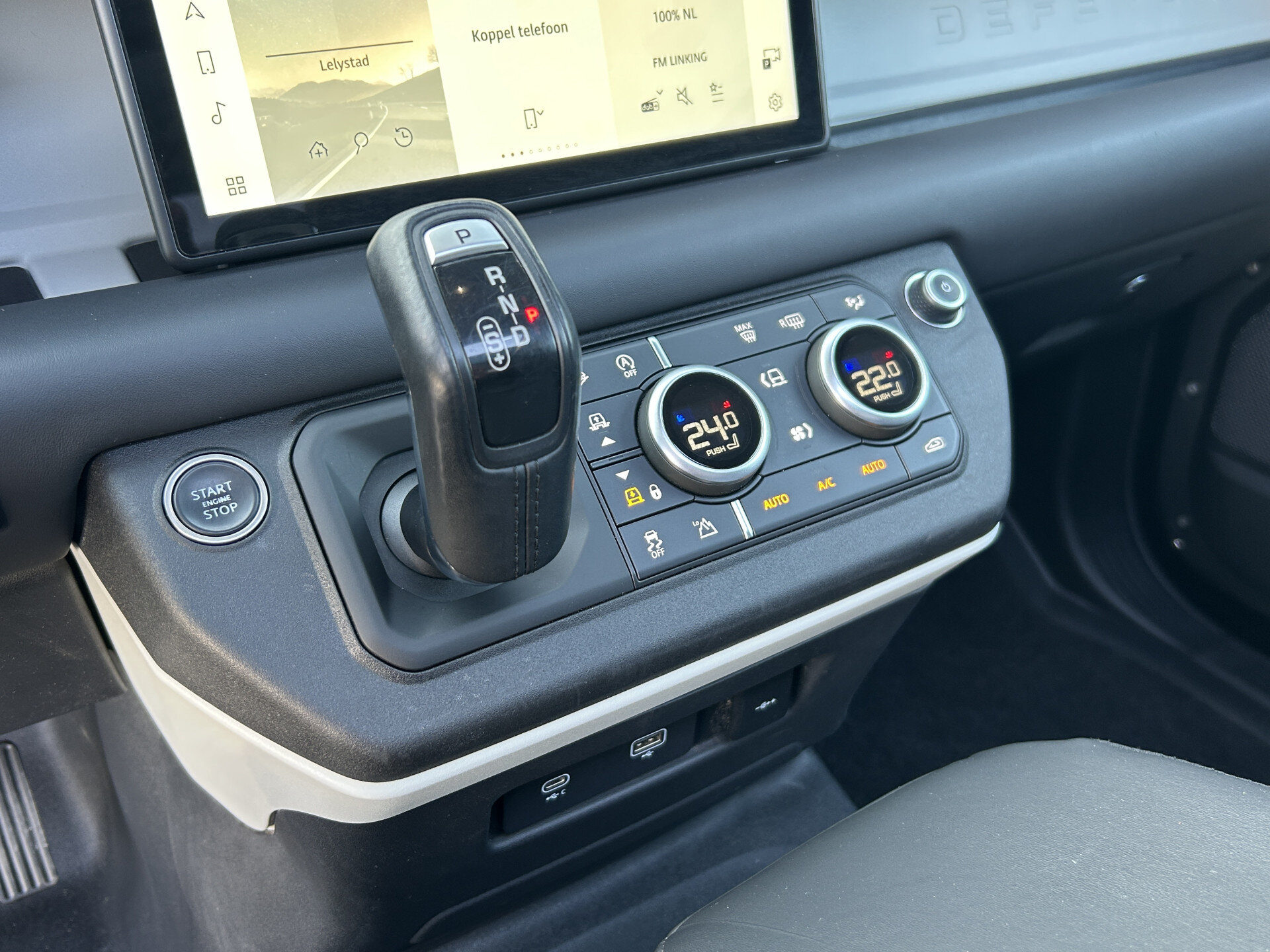 Land Rover Defender 3.0 D300 300pk AWD 110 HSE - Afbeelding 3