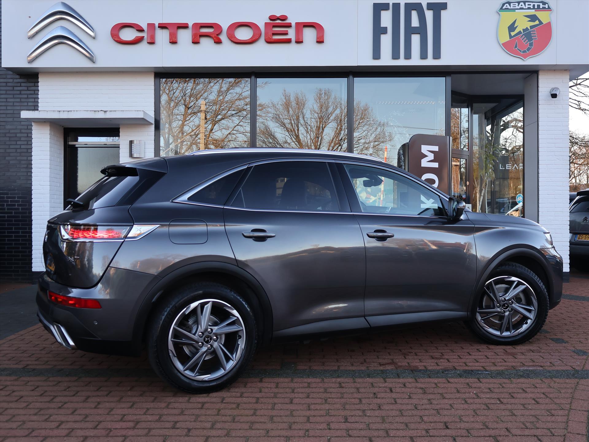DS DS 7 Crossback *Auto van de Week!* E-TENSE Plug-in hybride 300PK e-EAT8 Automaat 4x4 Rivoli, Rijklaarprijs | Panoramdak | Leder | Navigatie | Full LED - Afbeelding 5