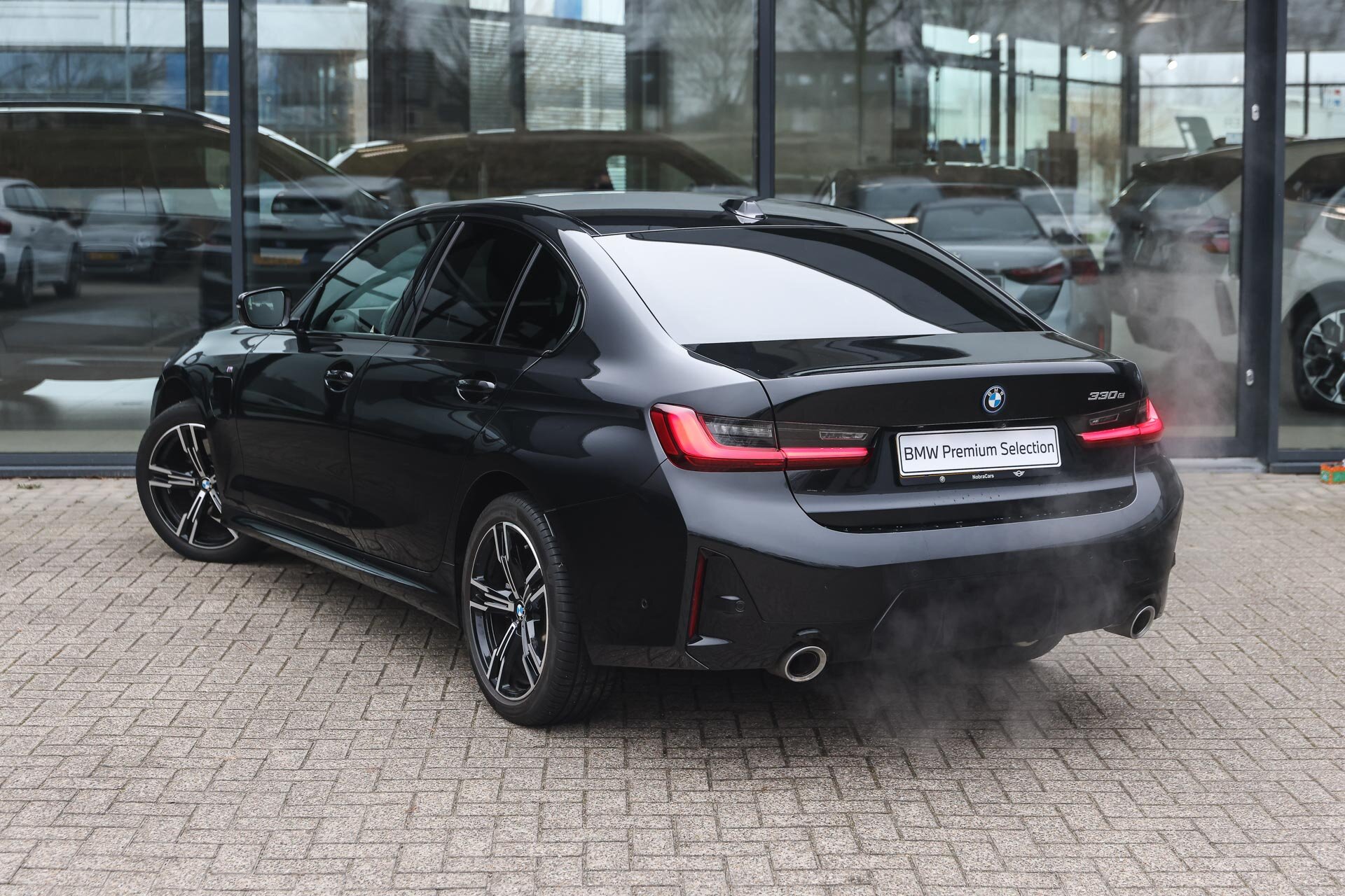 BMW 3 Serie 330e M Sport Automaat - Afbeelding 2