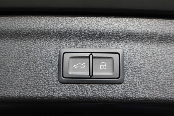 elektrisch bedienbare achterklep met sensorsturing