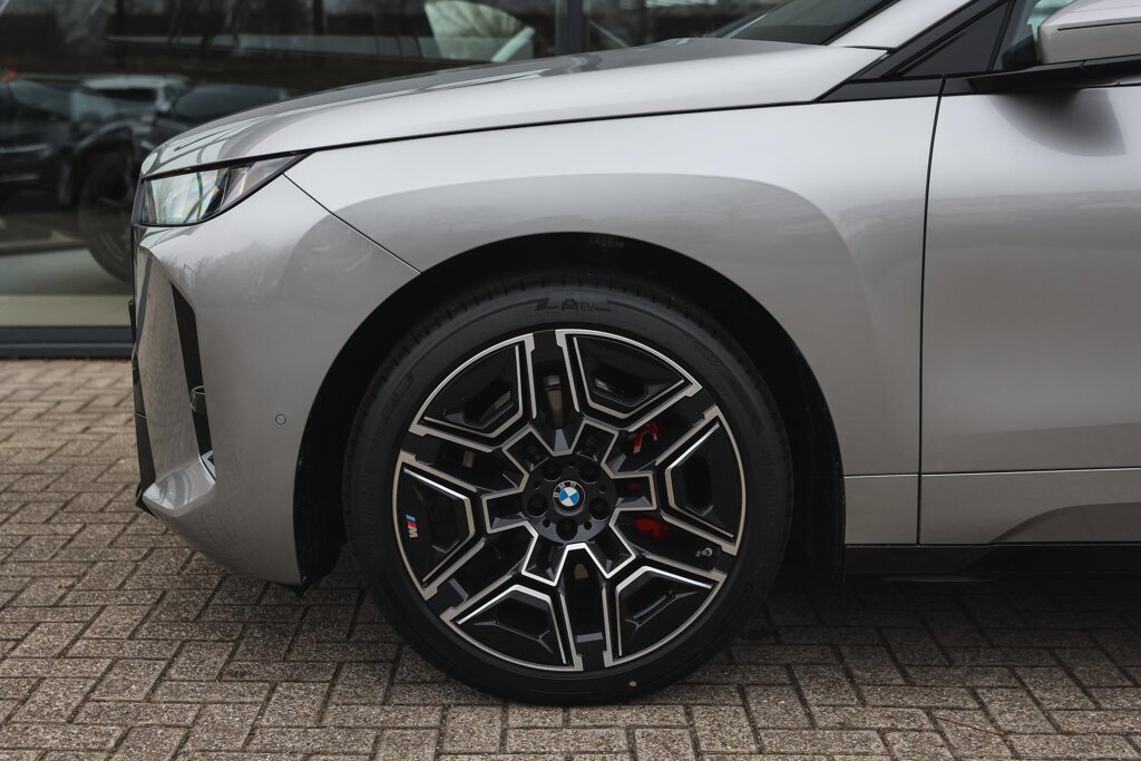 BMW iX 4