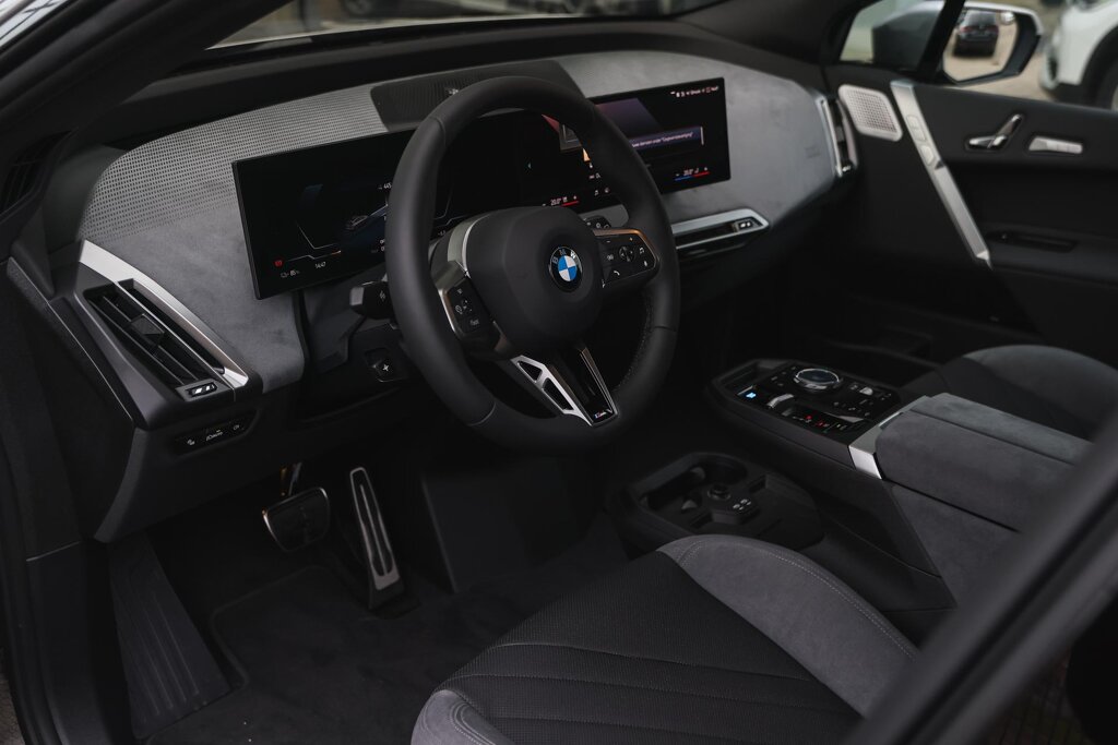BMW iX 8