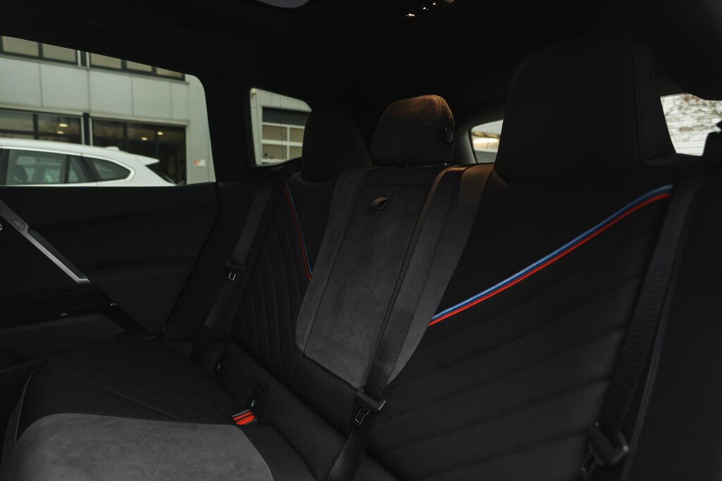 BMW iX 11