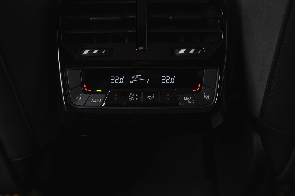 BMW iX 12