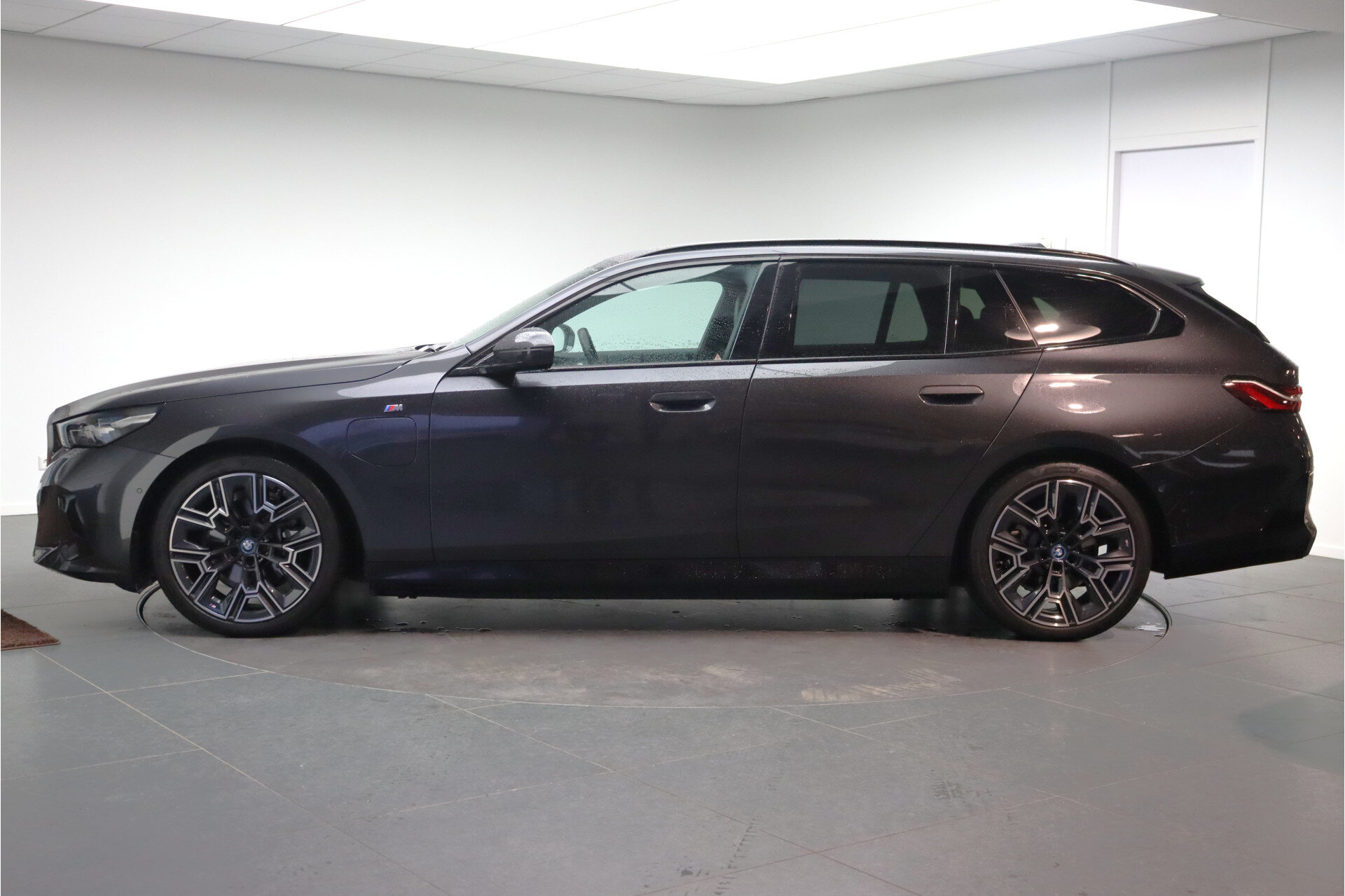 BMW 5 Serie Touring 530e M Sport Automaat - Afbeelding 2