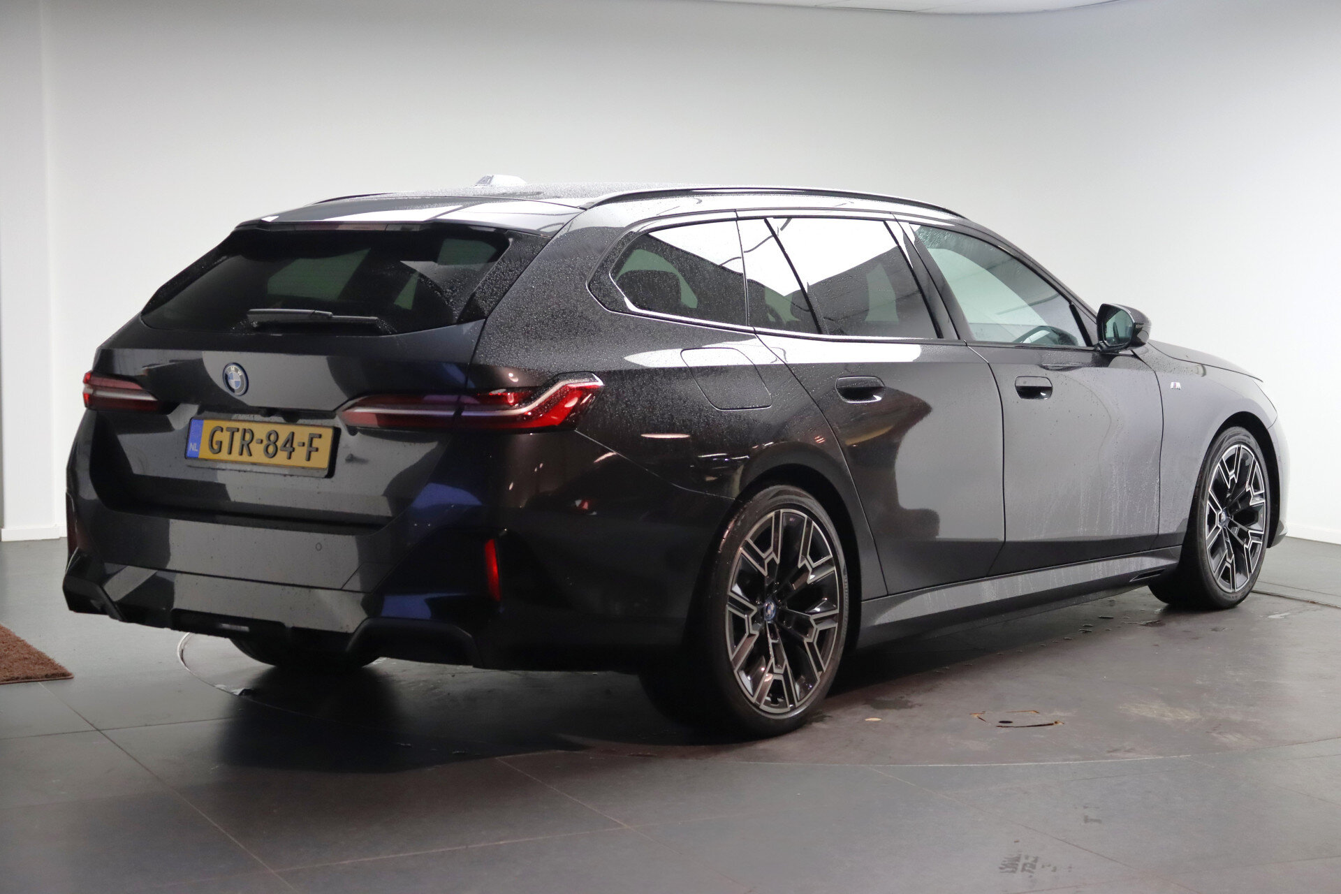 BMW 5 Serie Touring 530e M Sport Automaat - Afbeelding 3