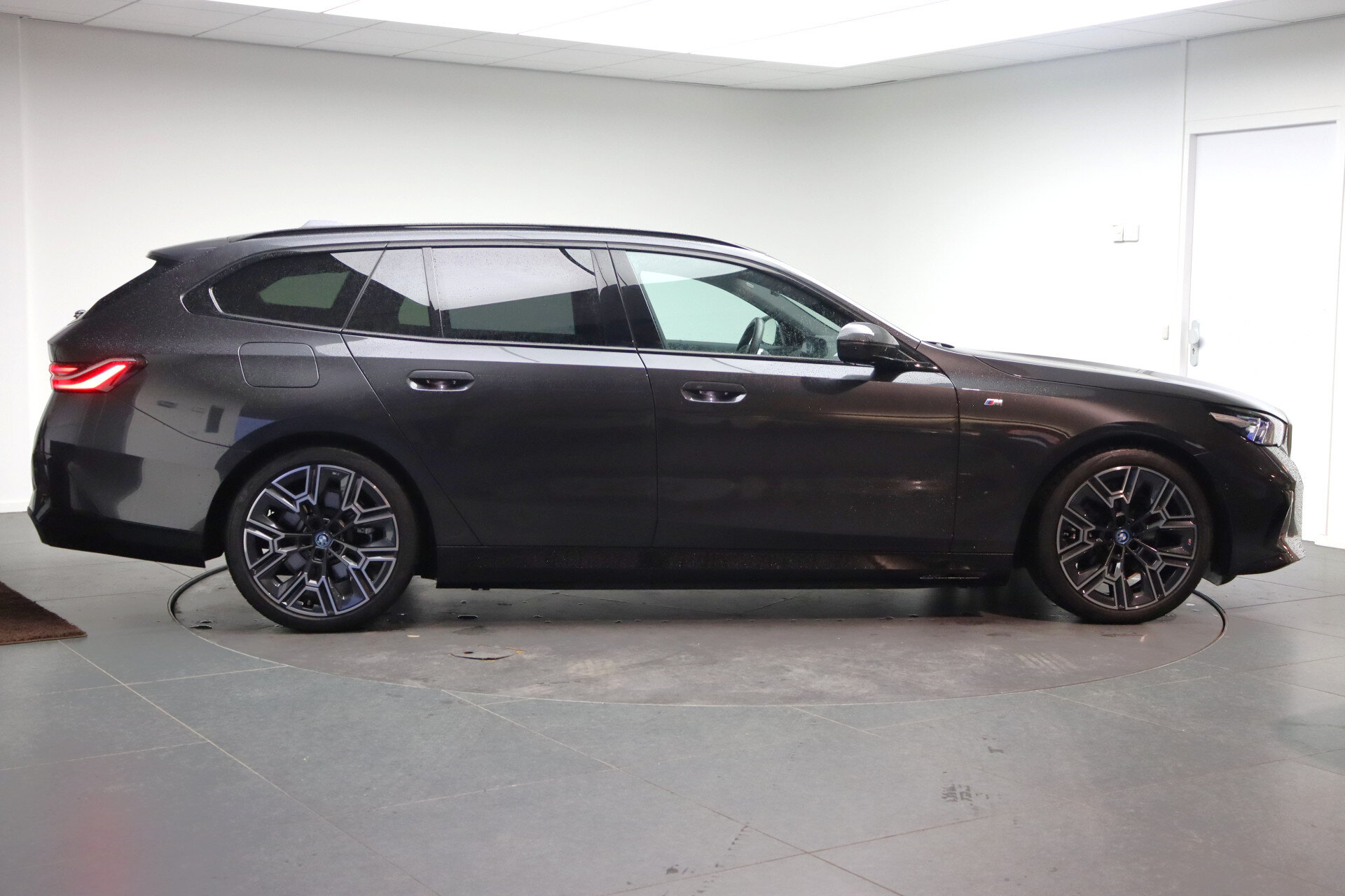 BMW 5 Serie Touring 530e M Sport Automaat - Afbeelding 4