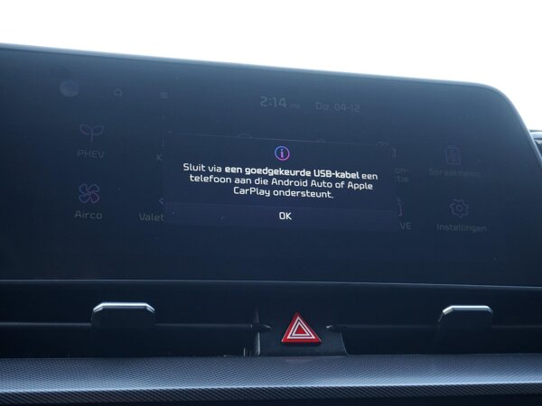 Apple Carplay/Android Auto Apple Carplay/Android Auto