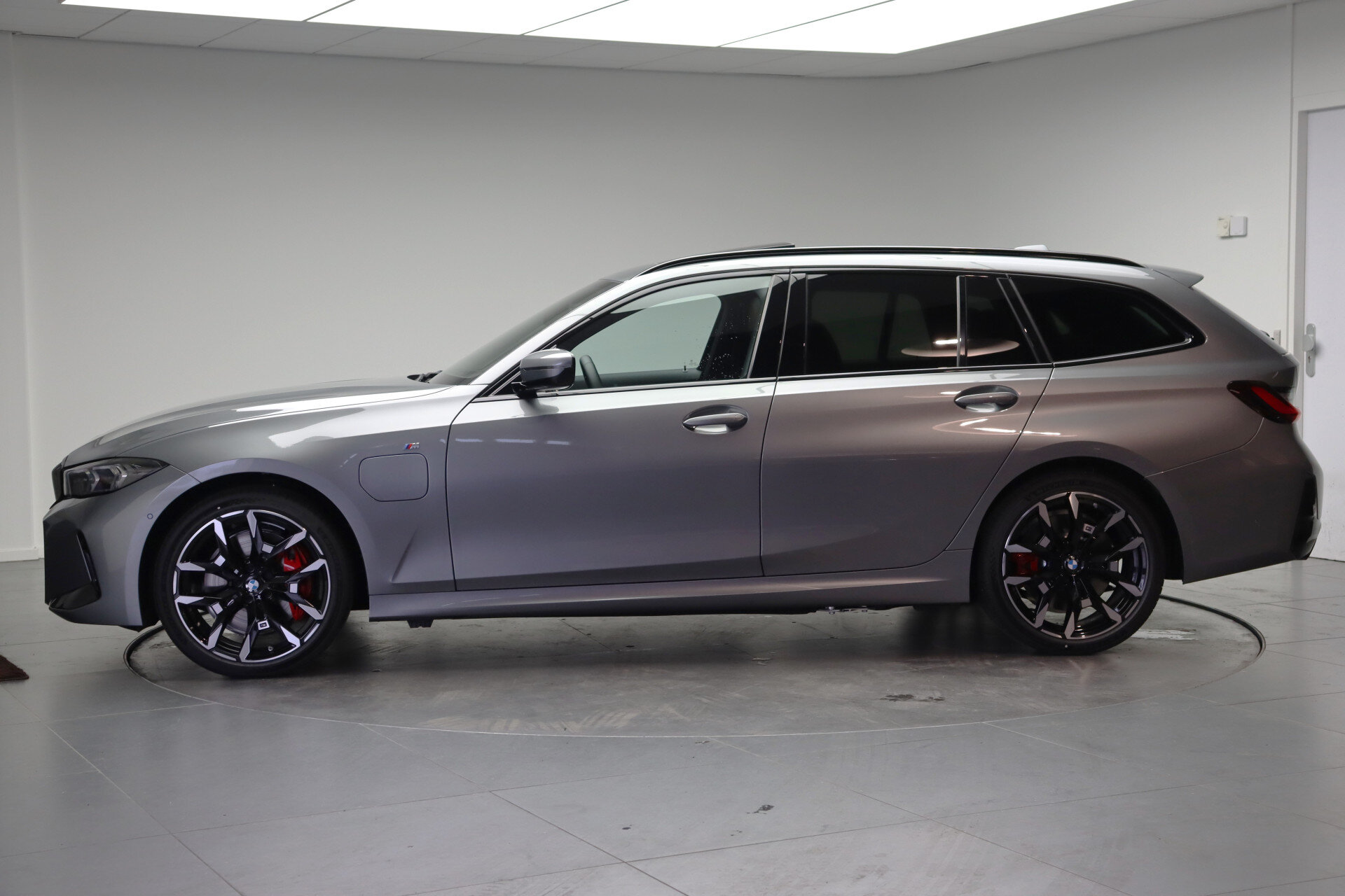 BMW 3 Serie Touring 330e High Executive M Sport Automaat - Afbeelding 2