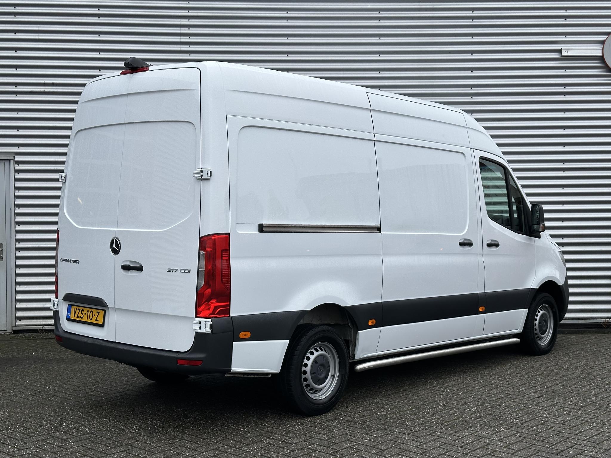 Mercedes-Benz Sprinter 317 CDI  L2H2 Automaat Carplay Navigatie Camera - Afbeelding 2