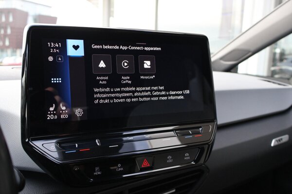 Apple Carplay/Android Auto Apple Carplay/Android Auto