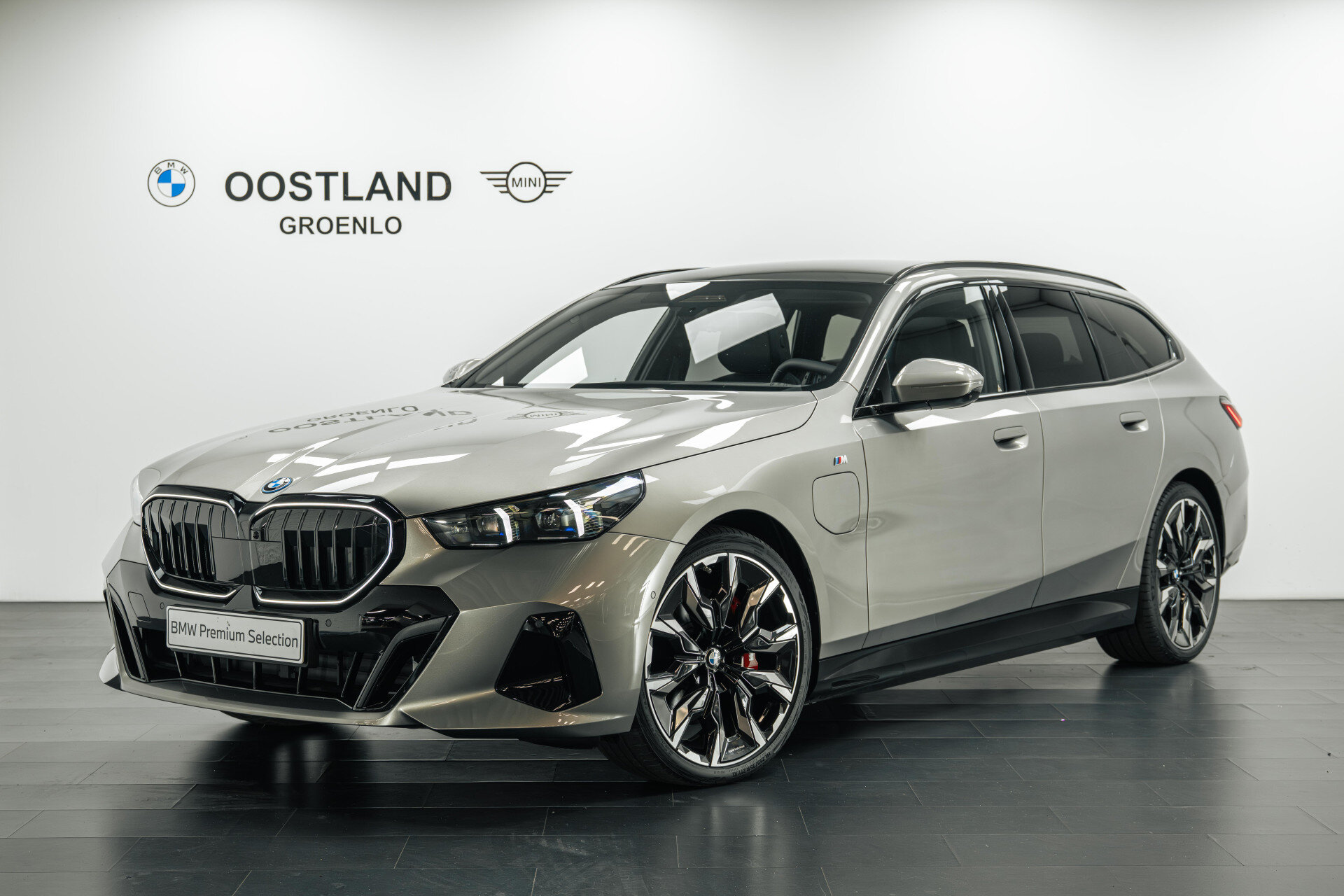 BMW 5 Serie Touring 550e xDrive M Sport Automaat