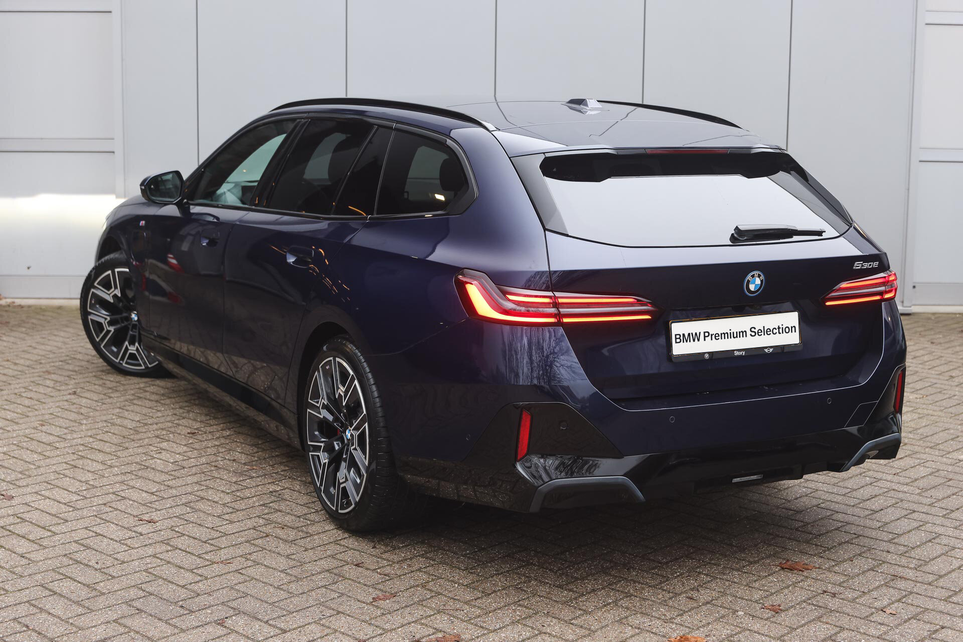 BMW 5 Serie Touring 530e M Sport Automaat - Afbeelding 2