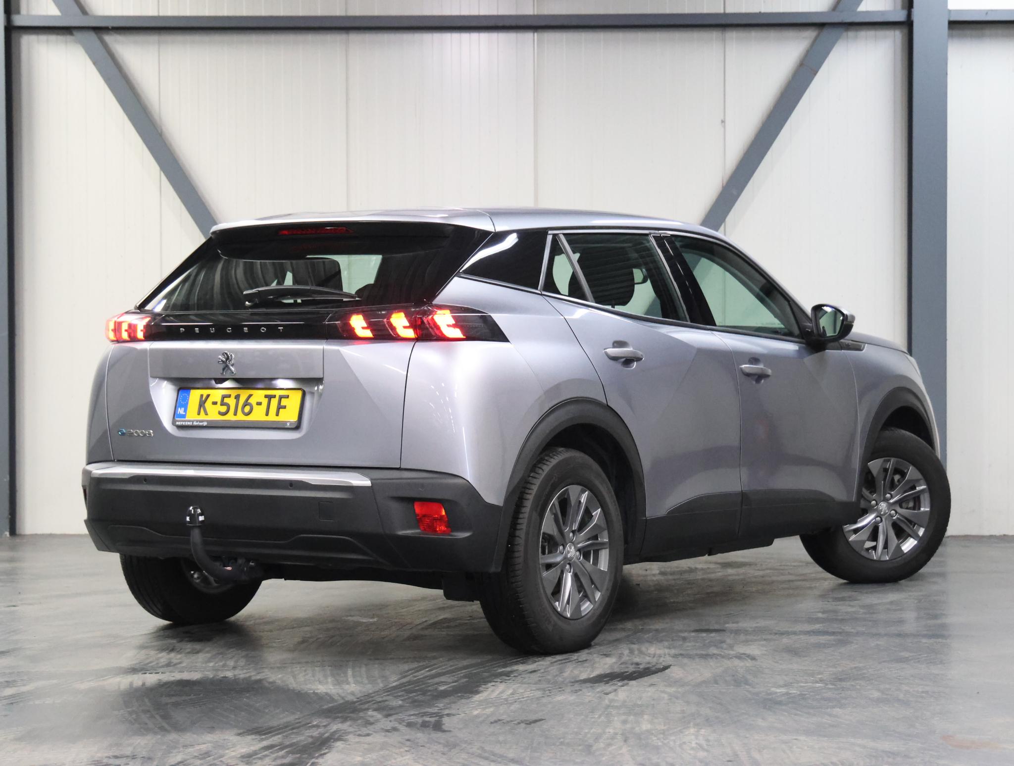 Peugeot e-2008 SUV EV Active Pack 50 kWh 136PK - Afbeelding 3