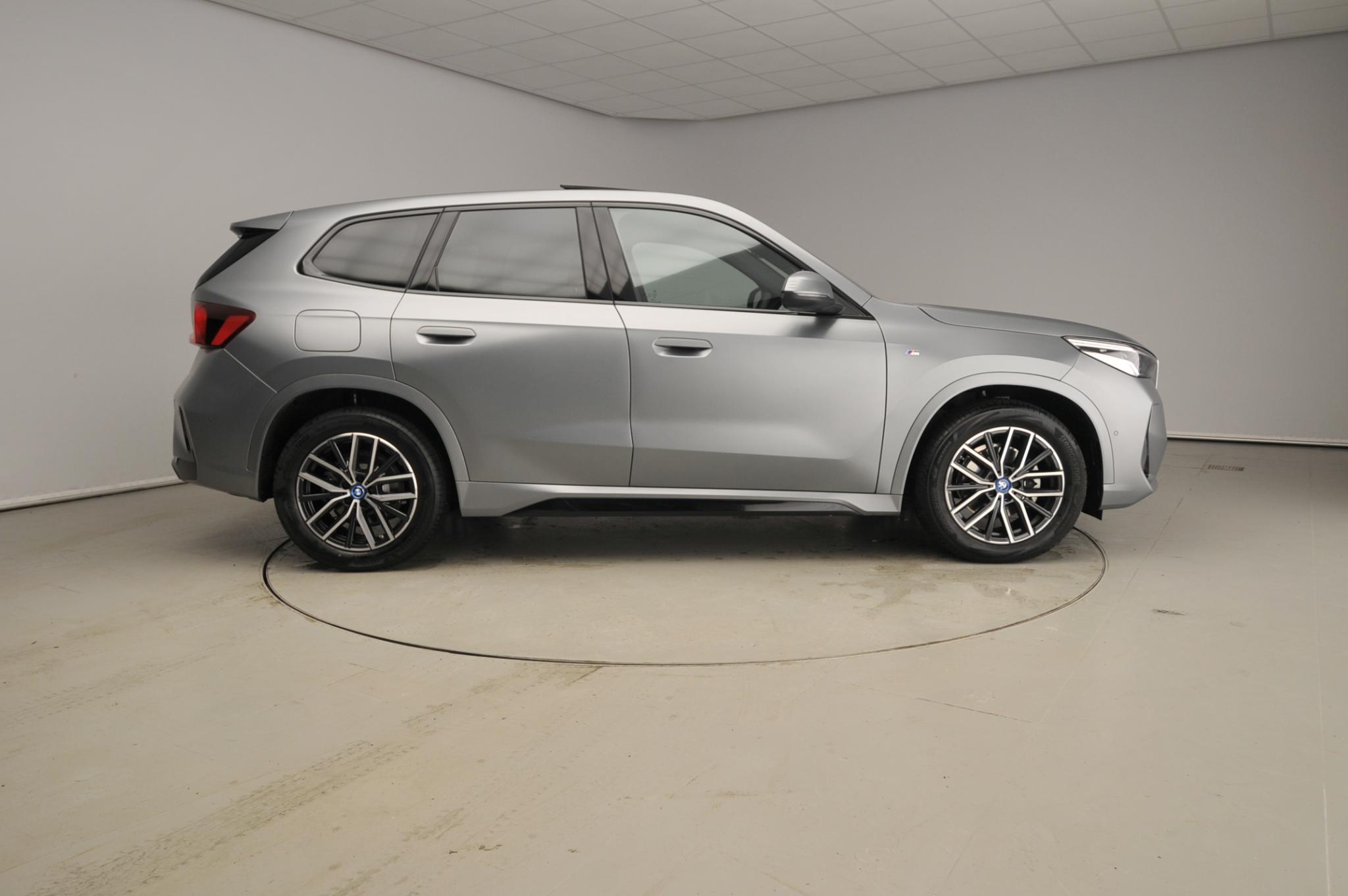 BMW iX1 eDrive20 - Afbeelding 3