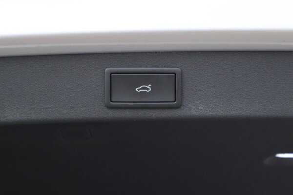 elektrisch bedienbare achterklep met sensorsturing