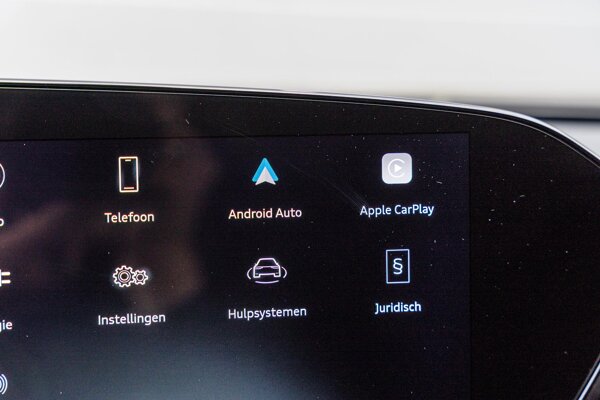 Apple Carplay/Android Auto Apple Carplay/Android Auto