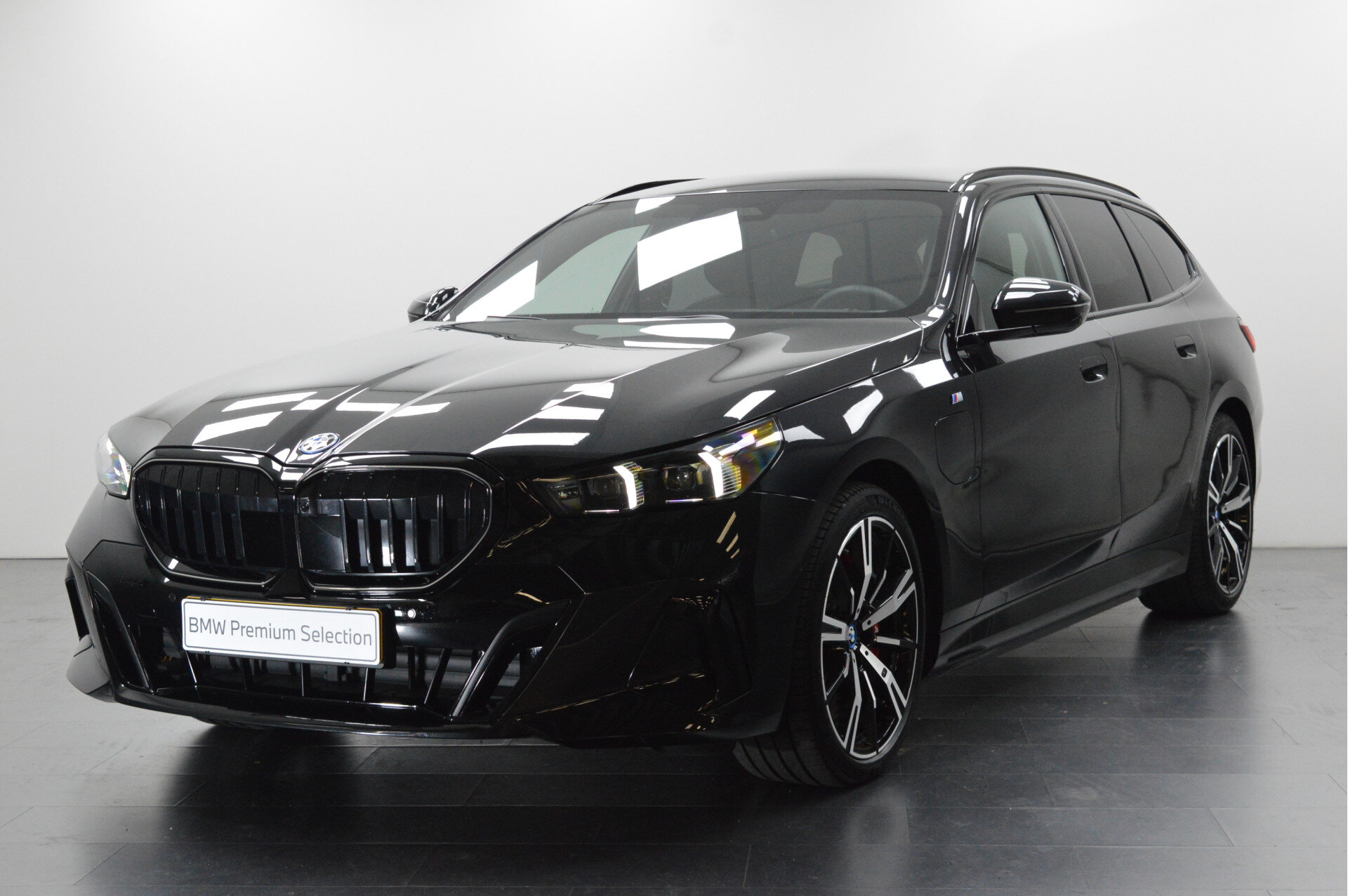 BMW 5 Serie Touring 550e xDrive M Sport Automaat