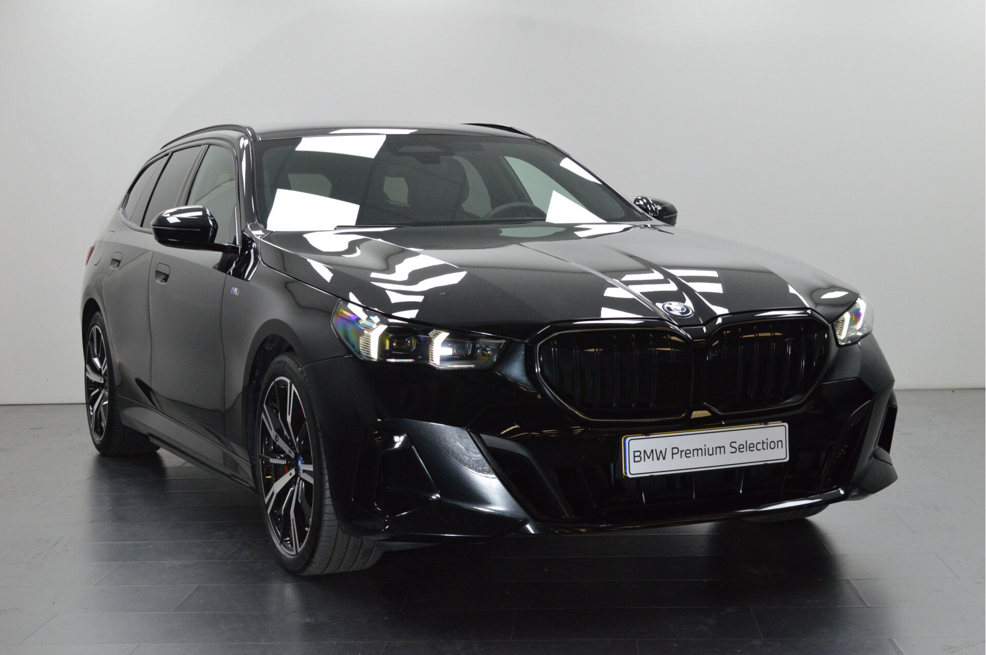 BMW 5 Serie Touring 550e xDrive M Sport Automaat - Afbeelding 2