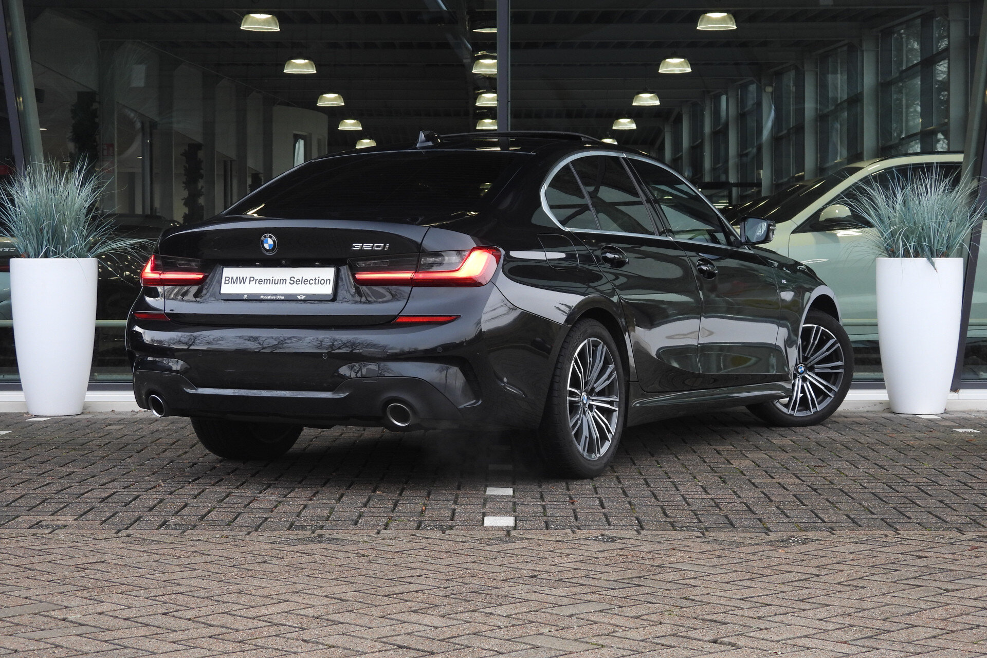 BMW 3 Serie 320i High Executive M Sport Automaat - Afbeelding 4