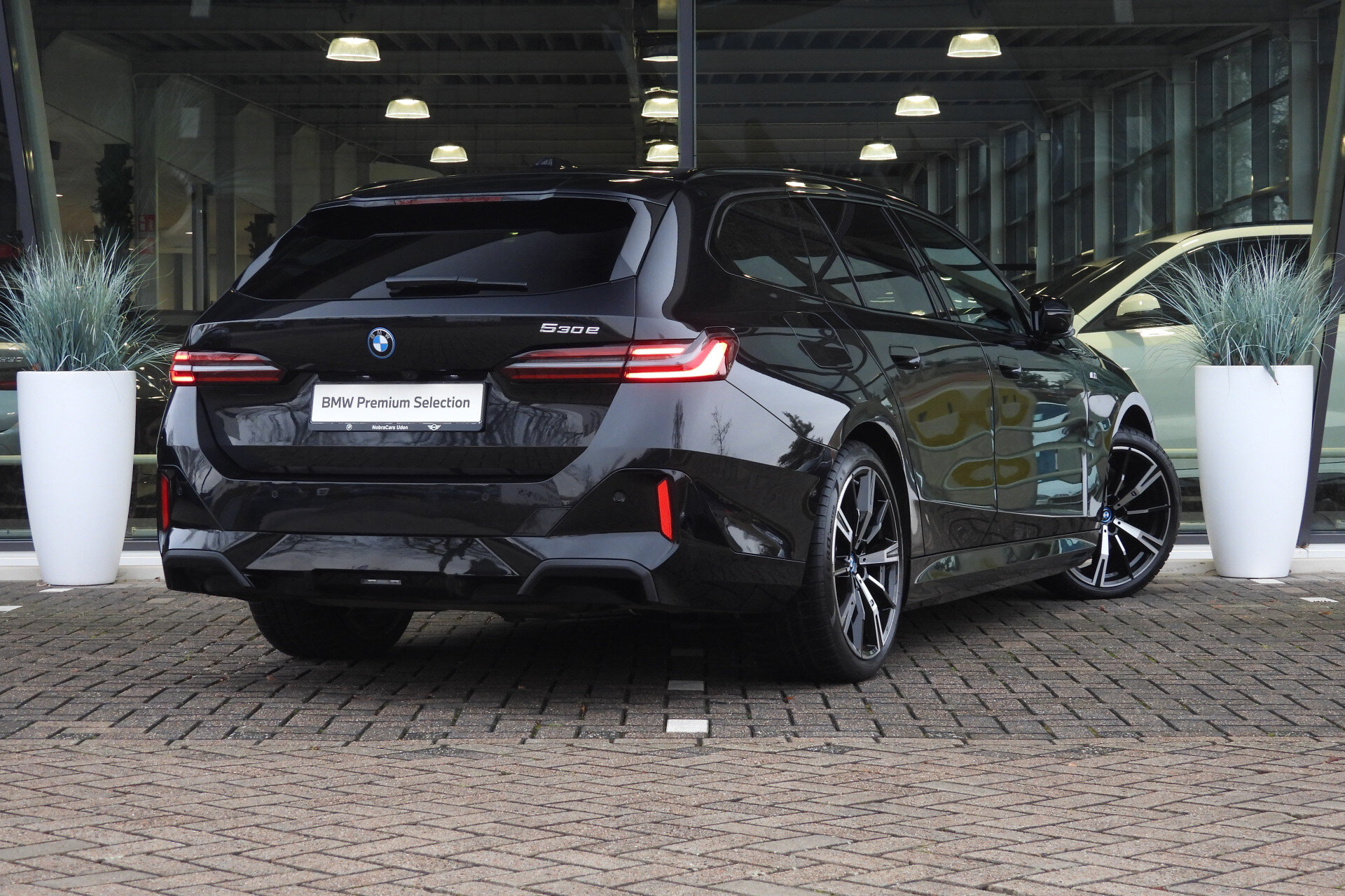 BMW 5 Serie Touring 530e M Sport Automaat - Afbeelding 4