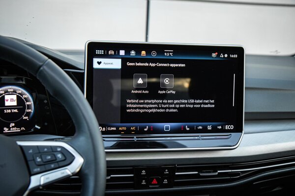 Apple Carplay/Android Auto Apple Carplay/Android Auto